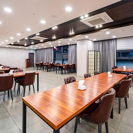 Golden Tulip Essential Namgang Hotel Джинджу Екстериор снимка