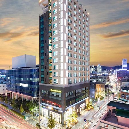 Golden Tulip Essential Namgang Hotel Джинджу Екстериор снимка
