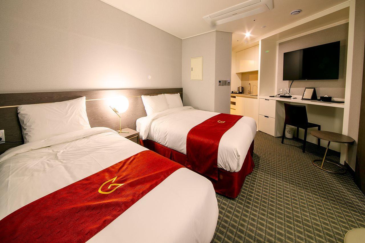 Golden Tulip Essential Namgang Hotel Джинджу Екстериор снимка