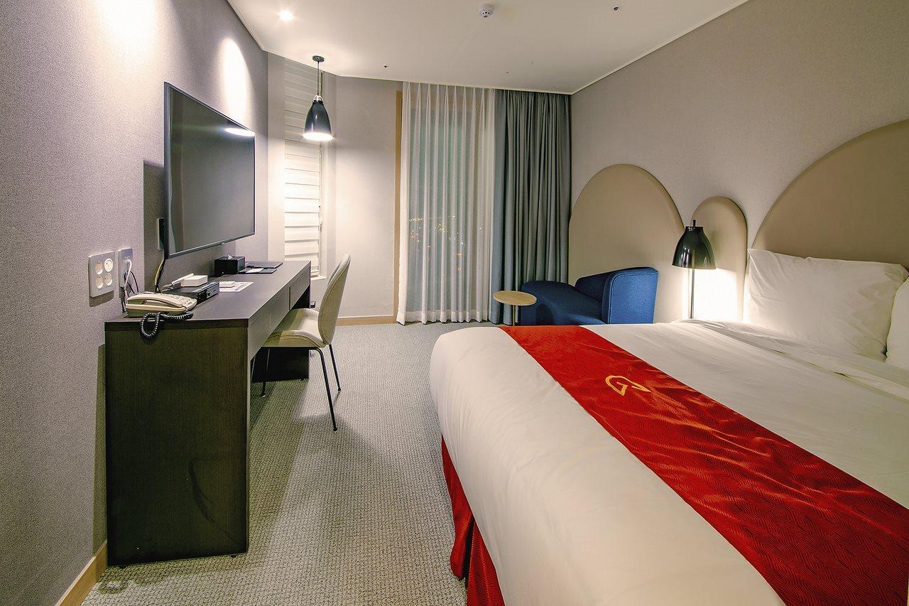 Golden Tulip Essential Namgang Hotel Джинджу Екстериор снимка