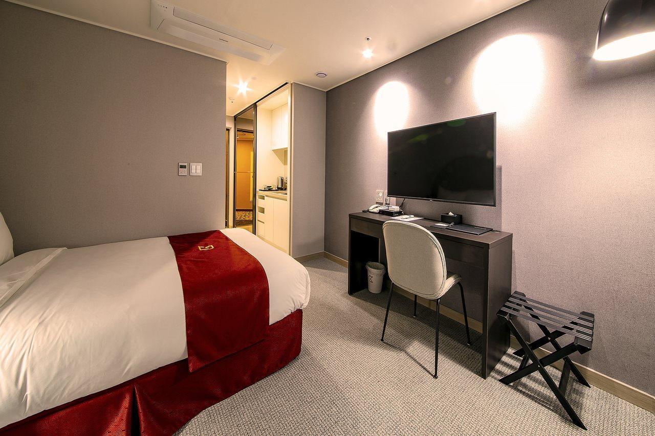 Golden Tulip Essential Namgang Hotel Джинджу Екстериор снимка