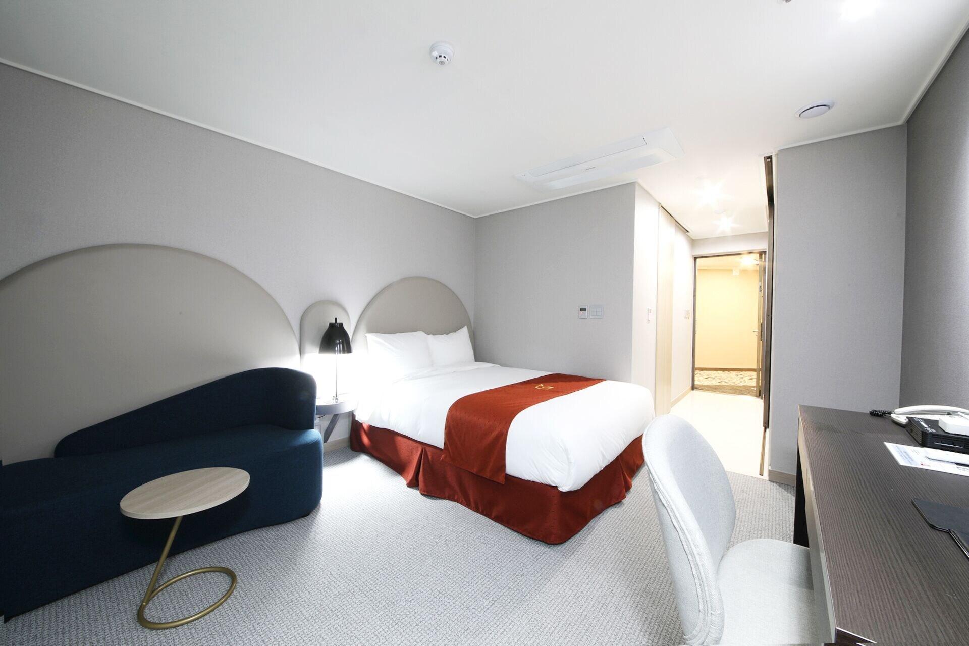 Golden Tulip Essential Namgang Hotel Джинджу Екстериор снимка