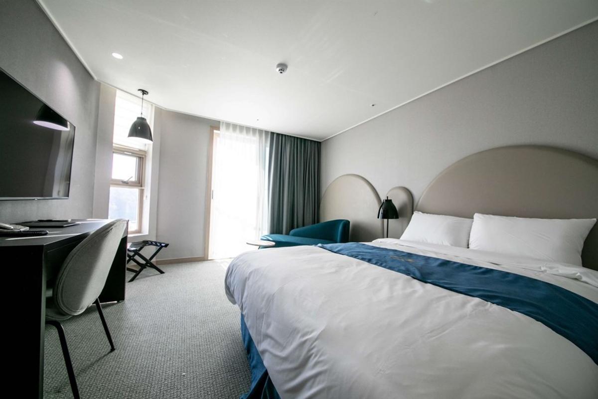Golden Tulip Essential Namgang Hotel Джинджу Екстериор снимка
