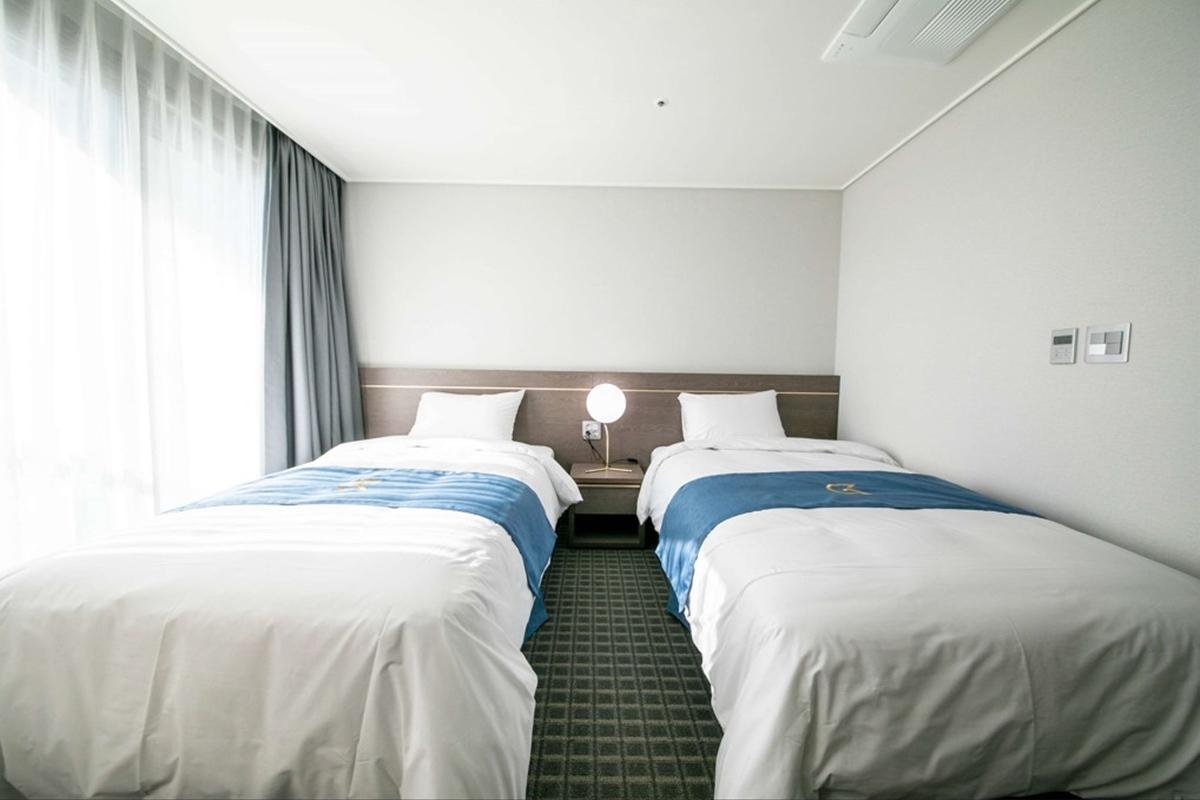 Golden Tulip Essential Namgang Hotel Джинджу Екстериор снимка