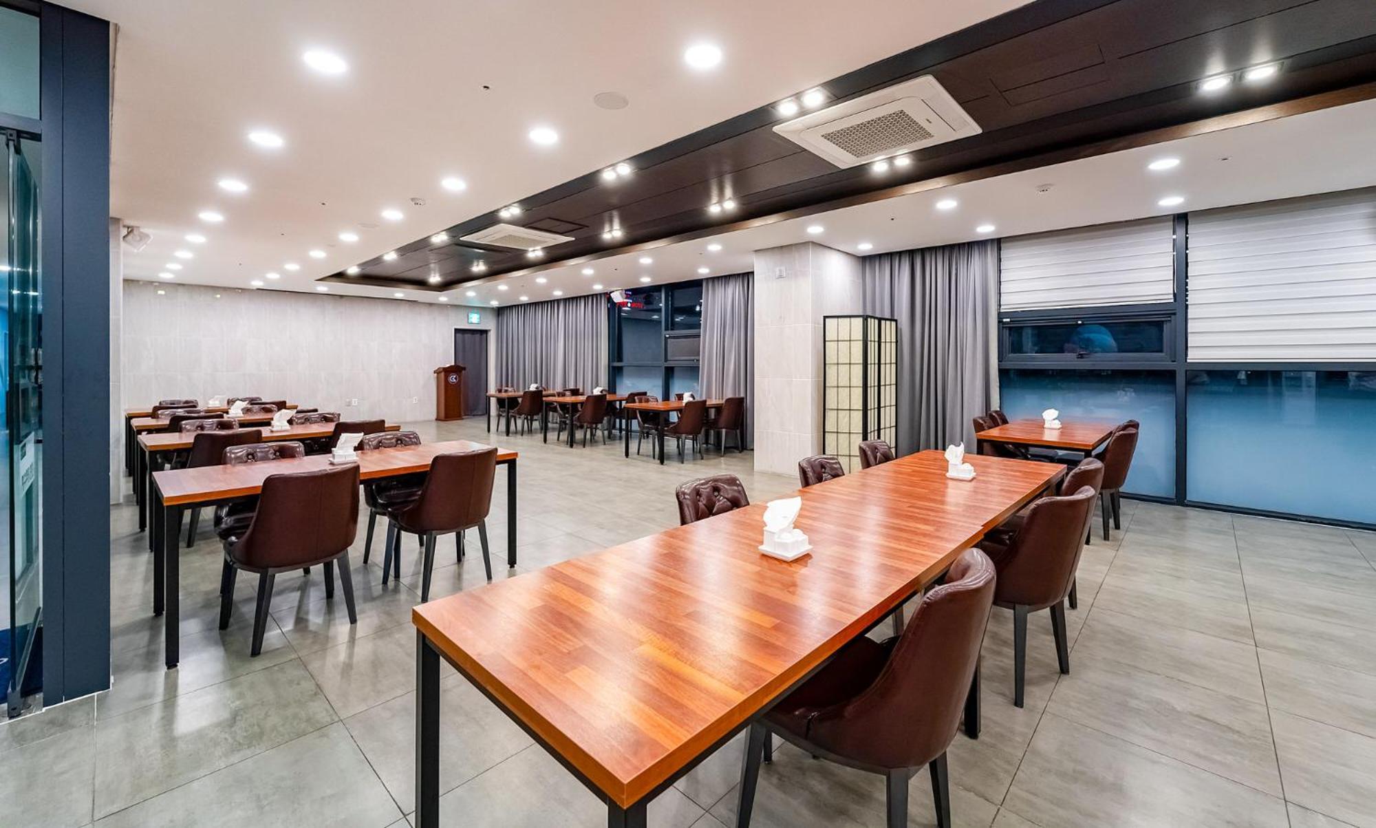 Golden Tulip Essential Namgang Hotel Джинджу Екстериор снимка