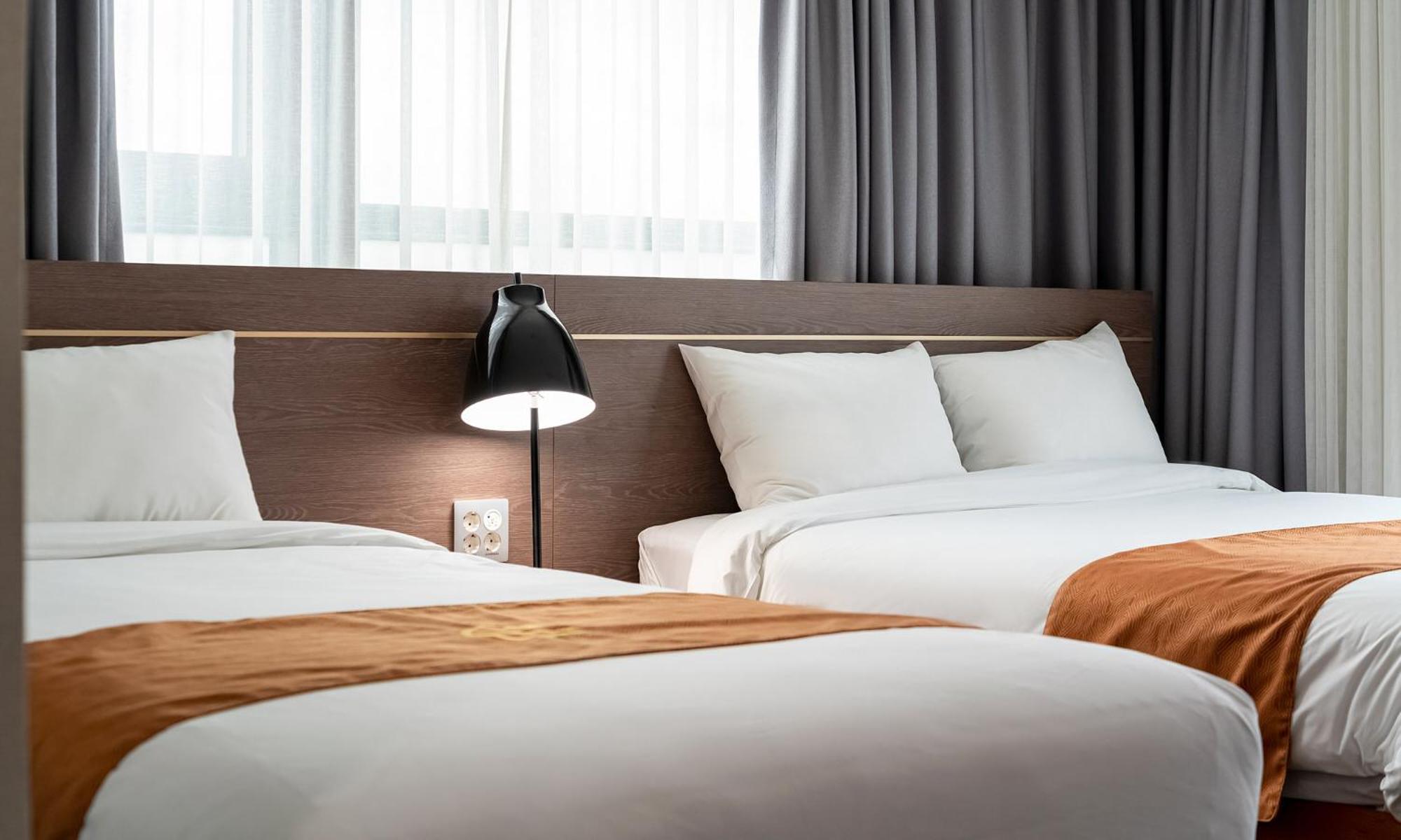 Golden Tulip Essential Namgang Hotel Джинджу Екстериор снимка