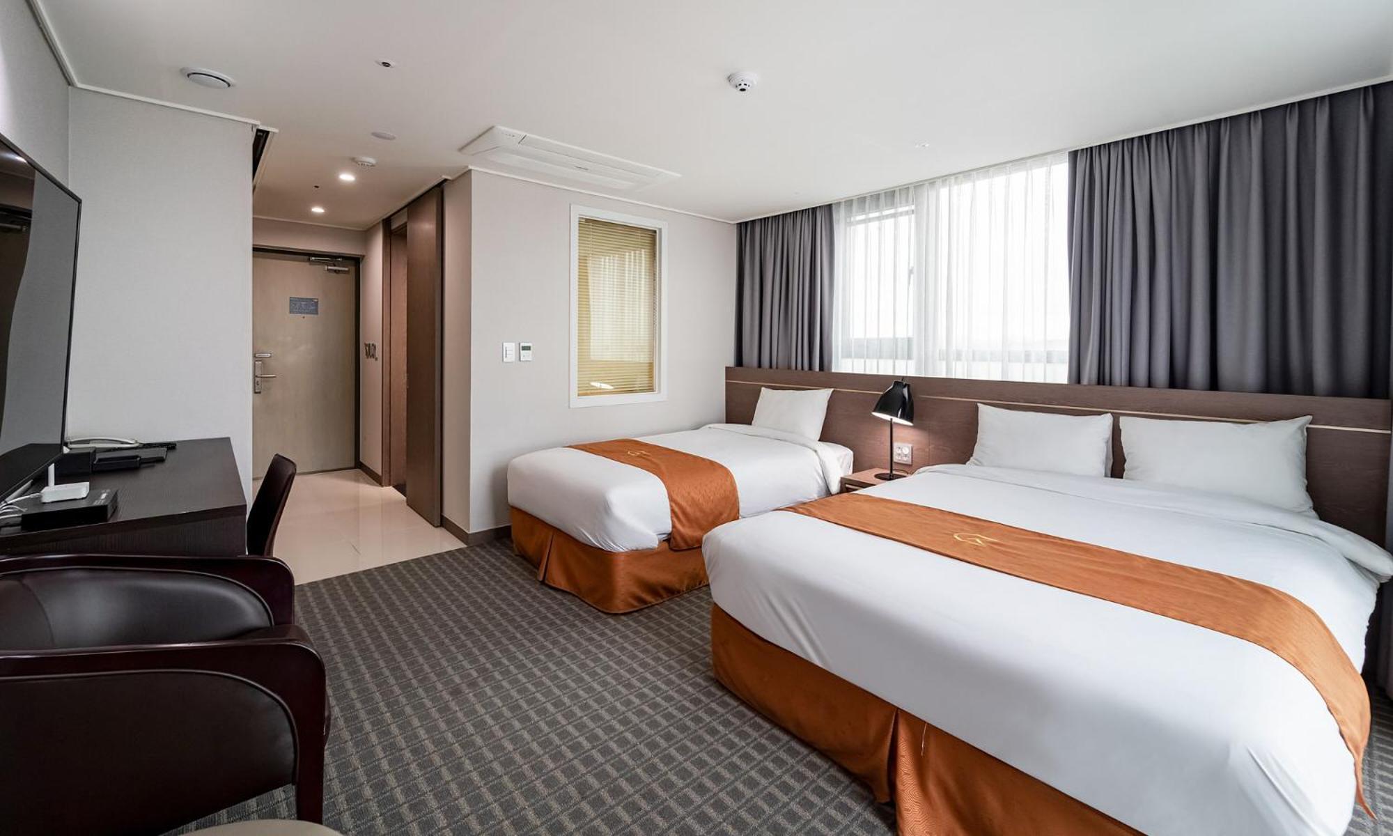 Golden Tulip Essential Namgang Hotel Джинджу Екстериор снимка