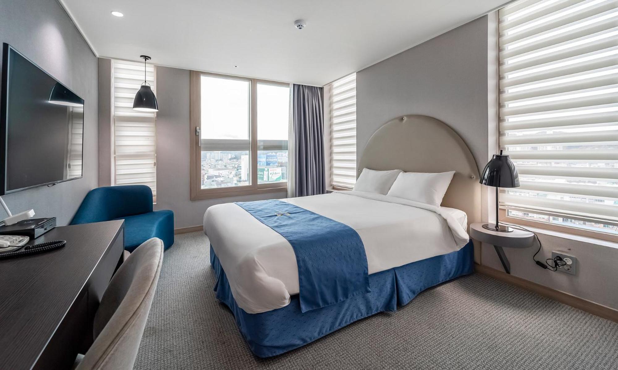 Golden Tulip Essential Namgang Hotel Джинджу Екстериор снимка