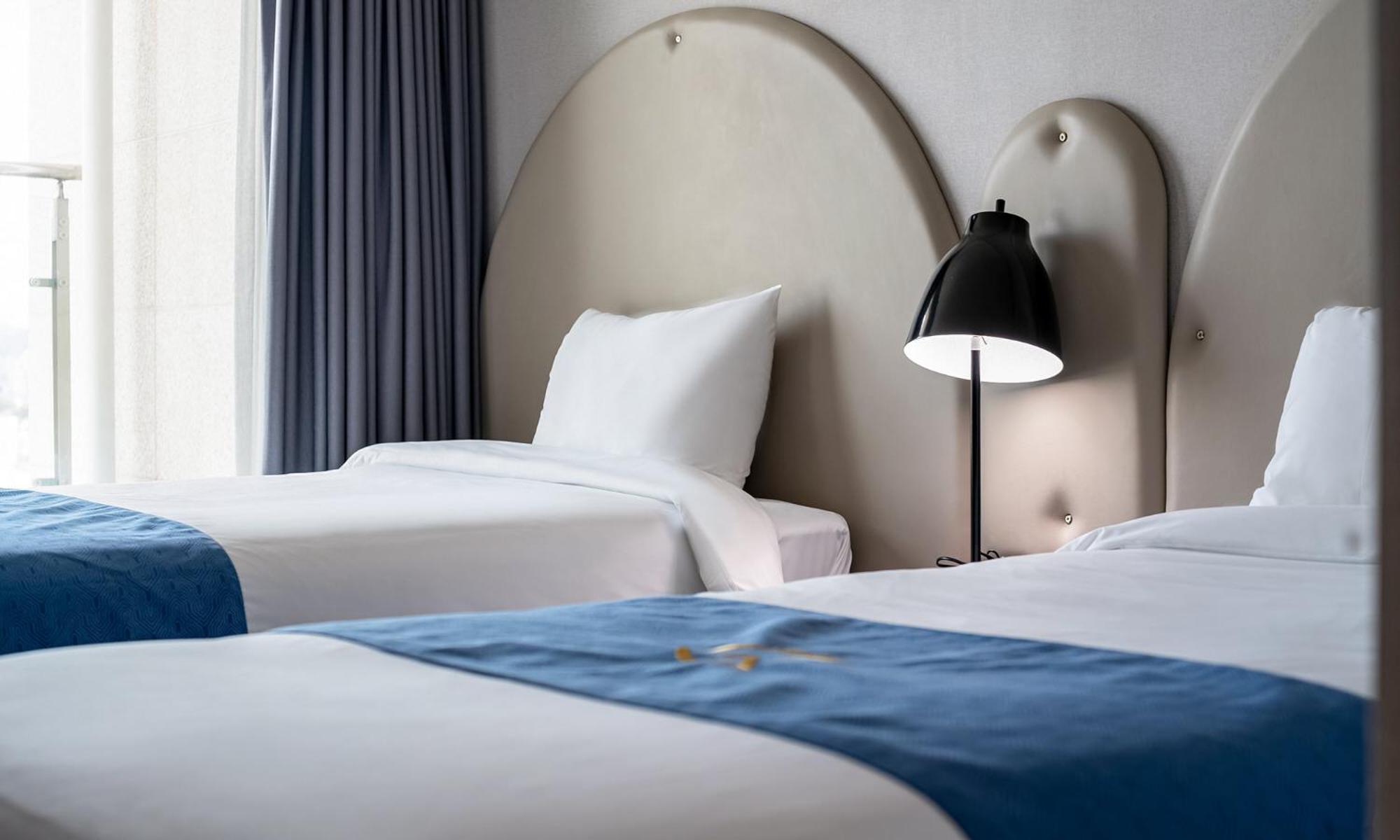 Golden Tulip Essential Namgang Hotel Джинджу Екстериор снимка