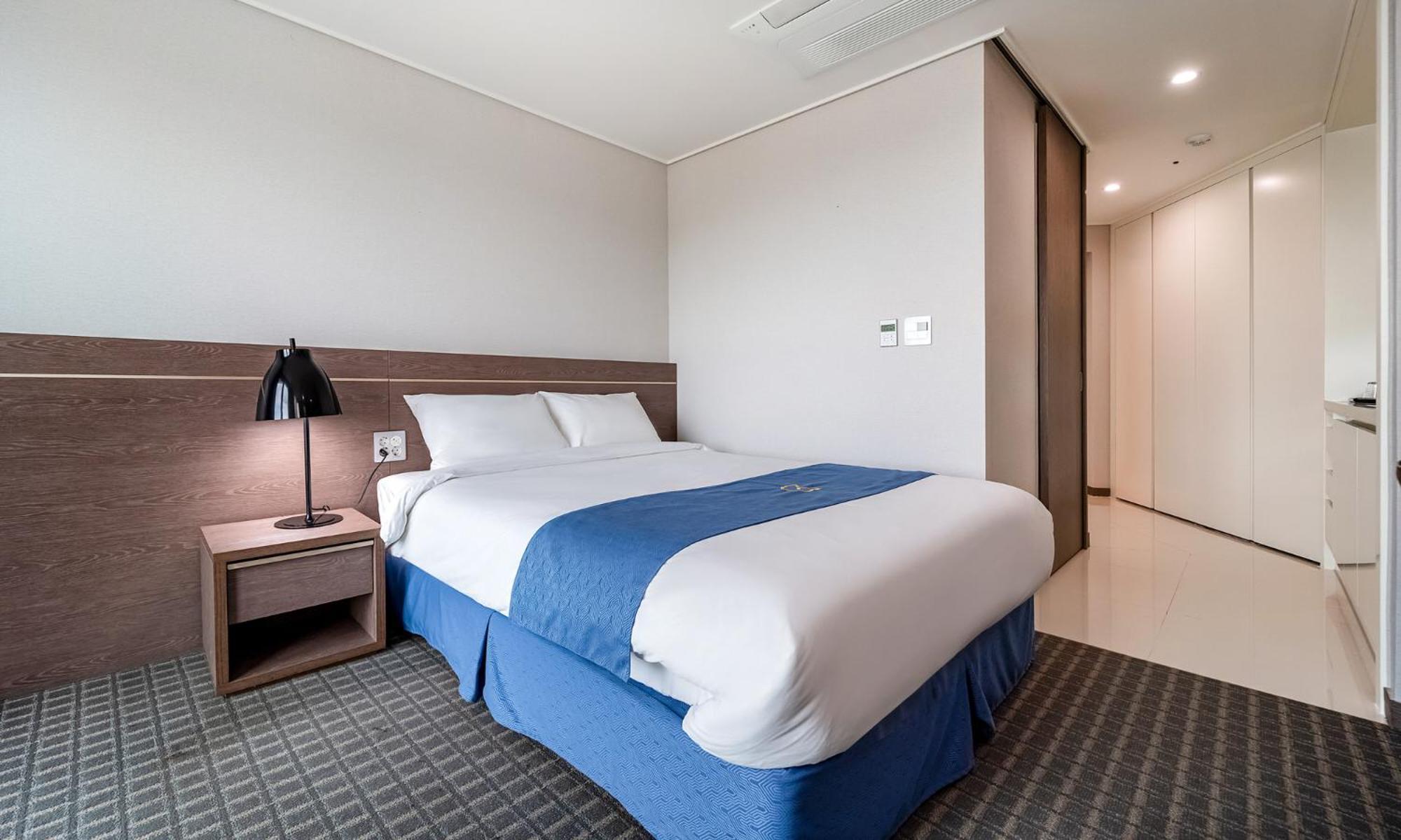Golden Tulip Essential Namgang Hotel Джинджу Екстериор снимка
