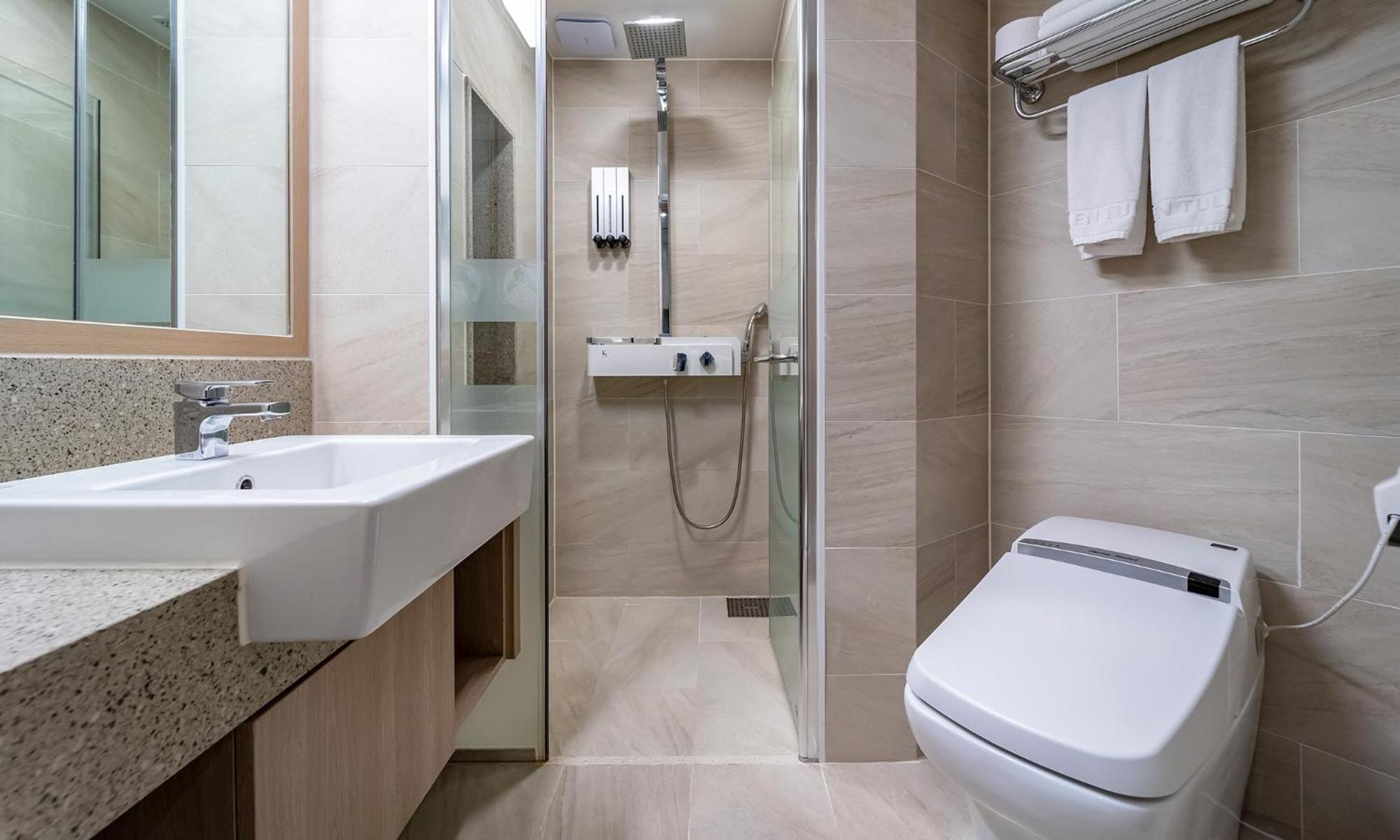 Golden Tulip Essential Namgang Hotel Джинджу Екстериор снимка