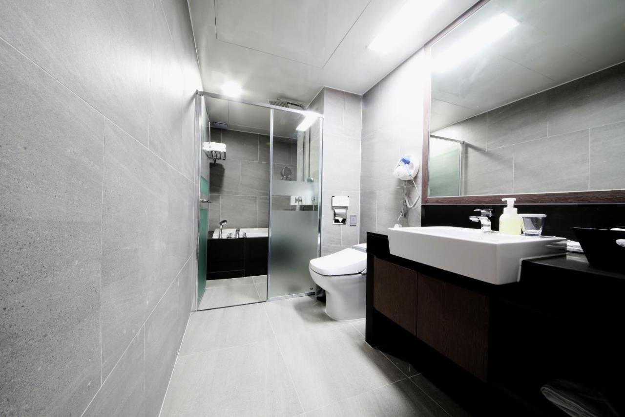 Golden Tulip Essential Namgang Hotel Джинджу Екстериор снимка