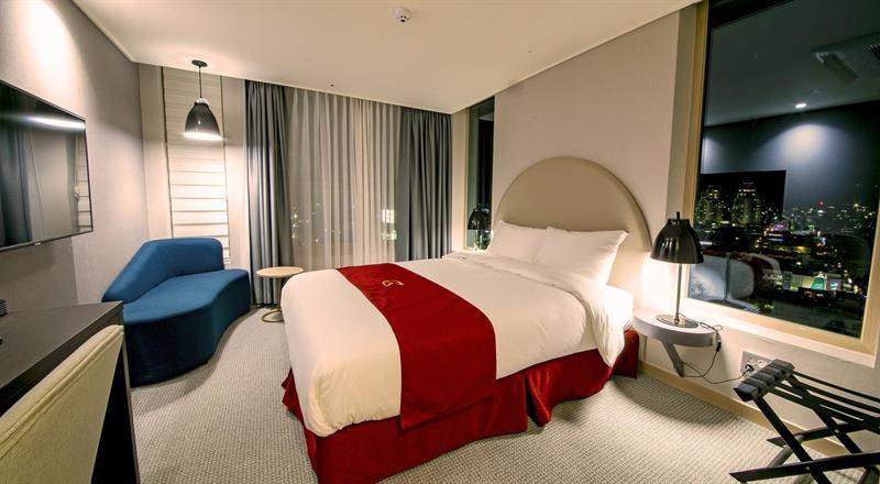 Golden Tulip Essential Namgang Hotel Джинджу Екстериор снимка