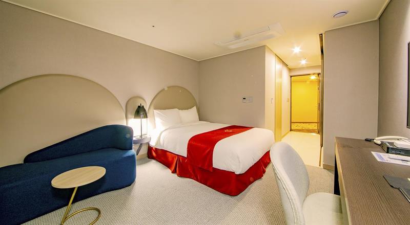 Golden Tulip Essential Namgang Hotel Джинджу Екстериор снимка